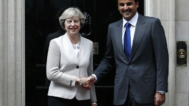 Premiê britânica pede postura firme com imigração
