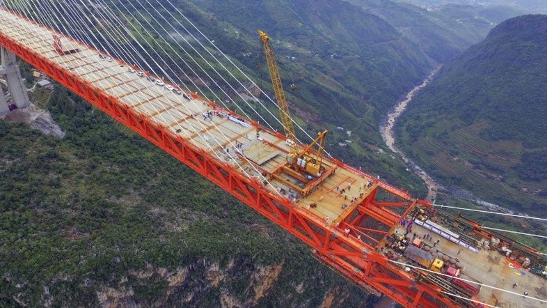 China conclui ponte mais alta do mundo
