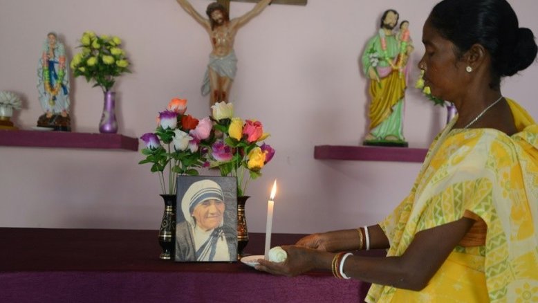 Indiana conta como 'luz' de madre Teresa a curou do câncer