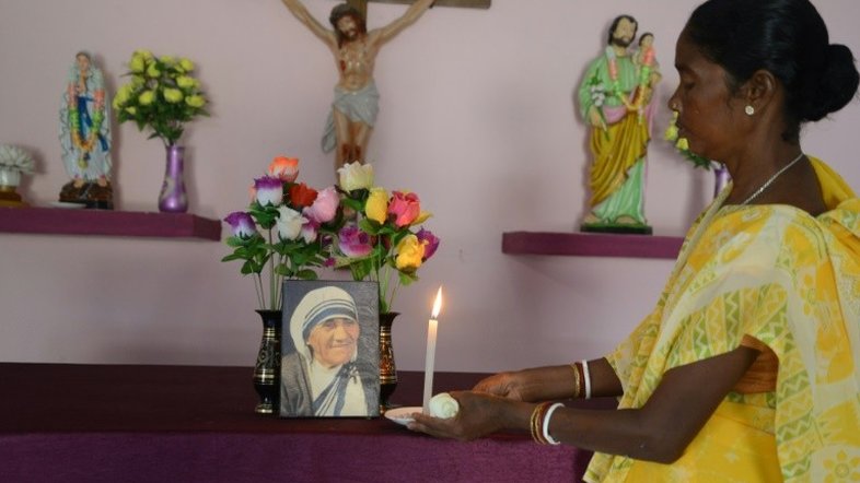 Indiana conta como 'luz' de madre Teresa a curou do câncer