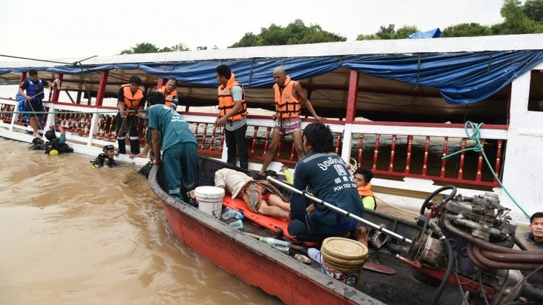 Colisão de barco com ponte deixa ao menos 13 mortos na Tailândia