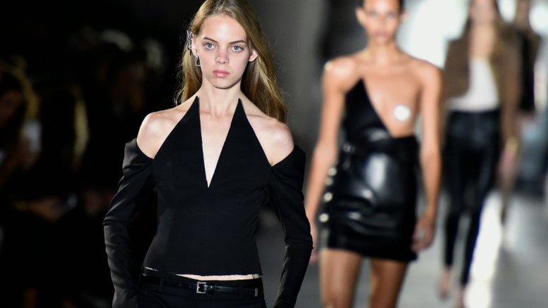 Moda em Paris: jovem criador brasileiro e Saint Laurent sexy de Vaccarello