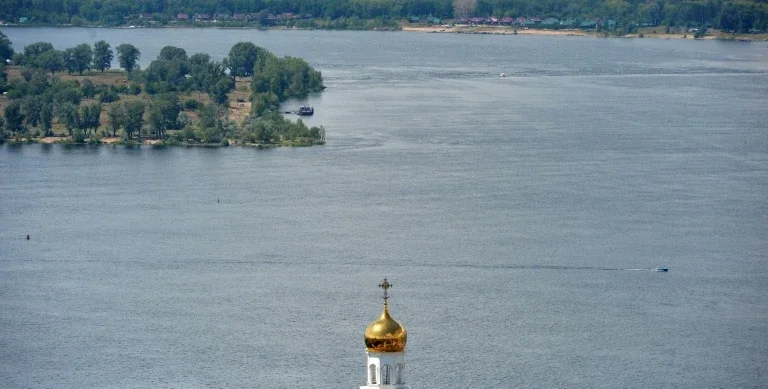 Rússia abre investigação por rio tingido de vermelho