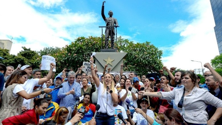 'Le Monde' denuncia expulsão de jornalistas na Venezuela