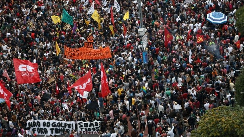 Milhares vão às ruas em São Paulo pedir 'Fora, Temer'
