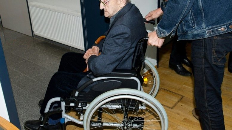 Julgamento de ex-enfermeiro de Auschwitz é novamente suspenso