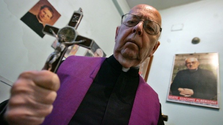 Morre exorcista do Vaticano Gabriele Amorth