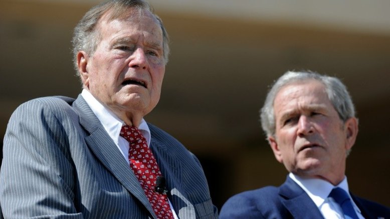 George Bush pai teria a intenção de votar em Hillary