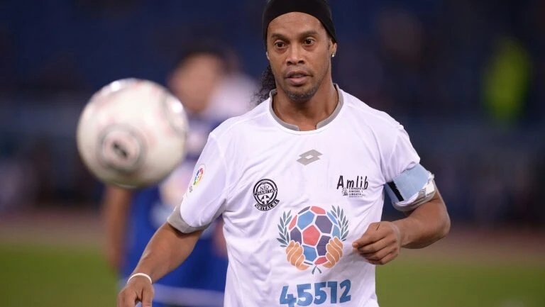 Maradona, Ronaldinho e Totti jogam pela paz em Roma a pedido do Papa
