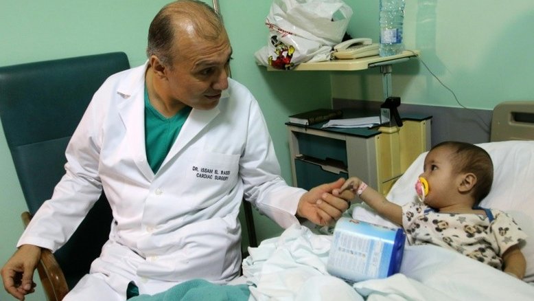 Cirurgião salva bebês sírios no Líbano