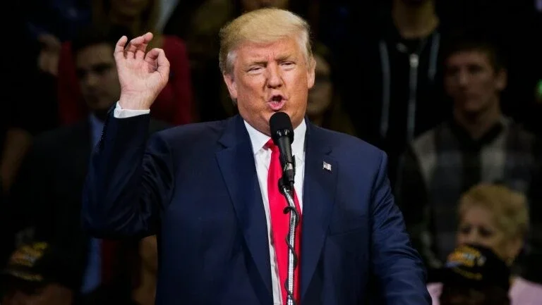 Trump e republicanos se enfrentam e Al Gore entra na campanha de Hillary