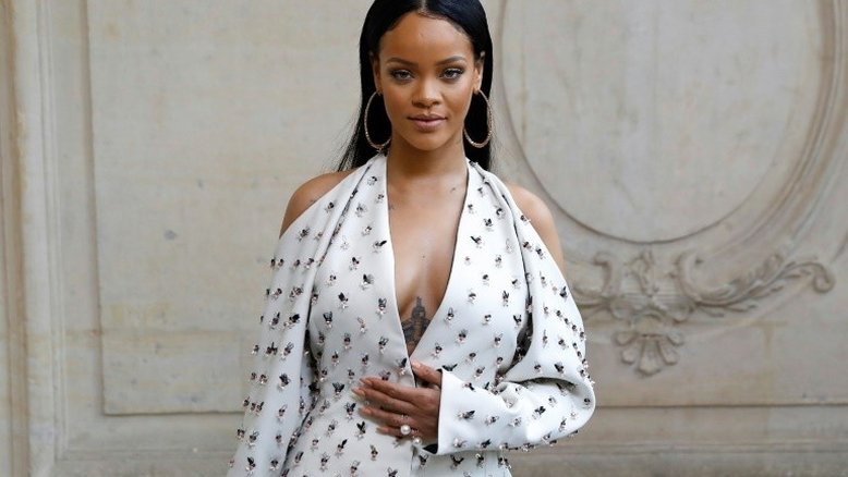 Designer que acusa Rihanna de plágio perde processo