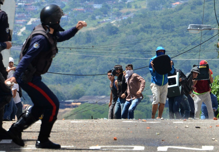 ONG denuncia 39 detidos e mais de 20 feridos em marchas na Venezuela