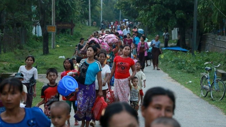Habitantes fogem da violência religiosa em Mianmar