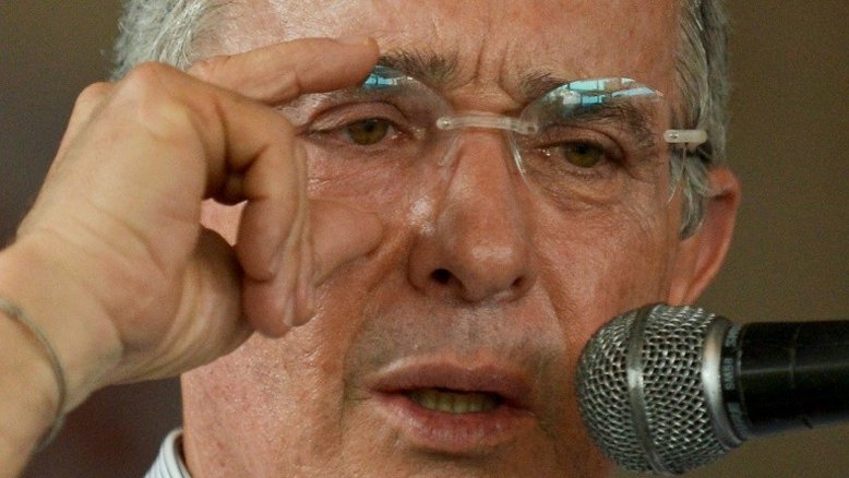 Uribe insiste em "reclusão" de 5 a 8 anos para guerrilheiros que cometeram "delitos atrozes"