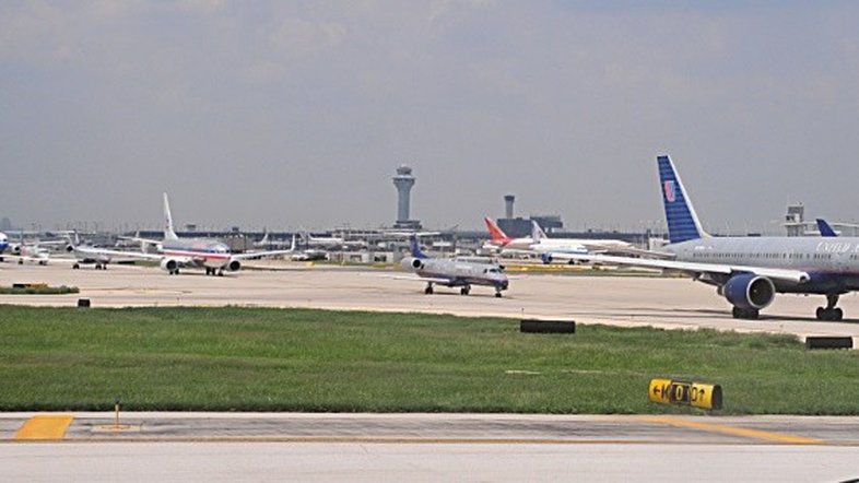Incêndio em avião no aeroporto de Chicago deixa vários feridos