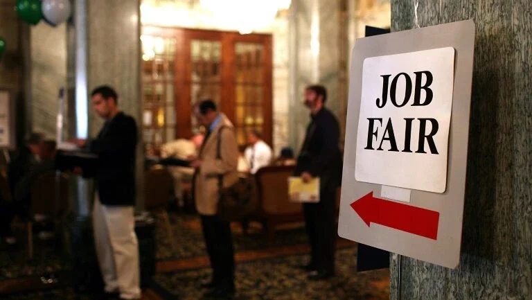 Criação de empregos decepciona e desemprego aumenta nos EUA