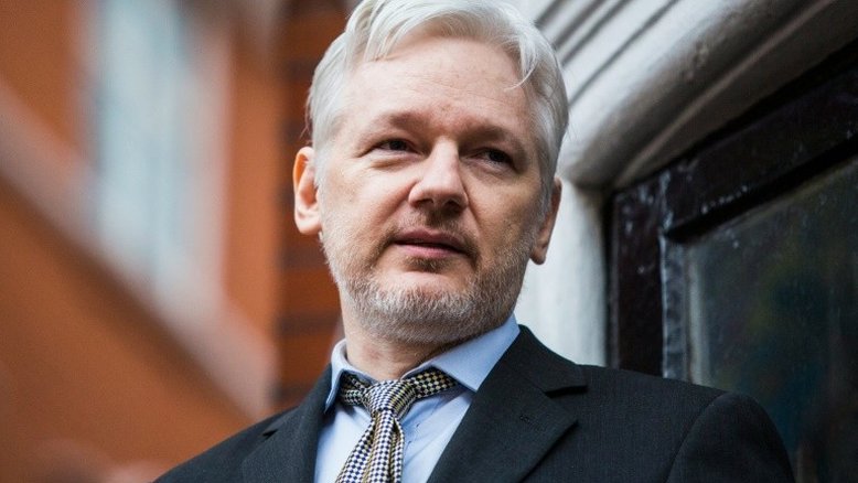 Suécia nega permissão de saída para Assange ir a enterro