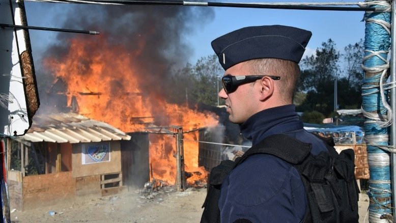 Começa demolição da 'Selva', o maior acampamento de migrantes da França