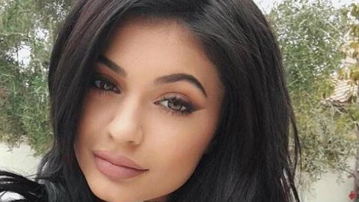 Kylie Jenner parabeniza filha pelos 3 meses de vida