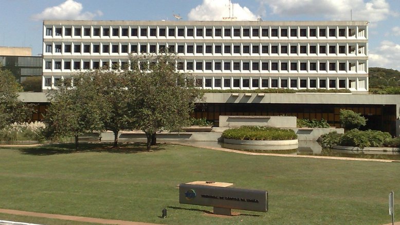 STF derruba decisão do TCU que obriga DF a devolver R$ 10 bi à União