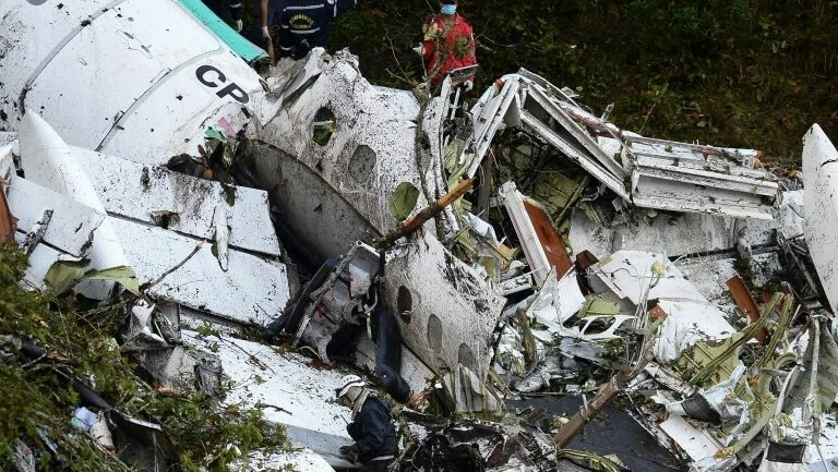 Avião da Chapecoense não respeitou plano de voo, afirma companhia