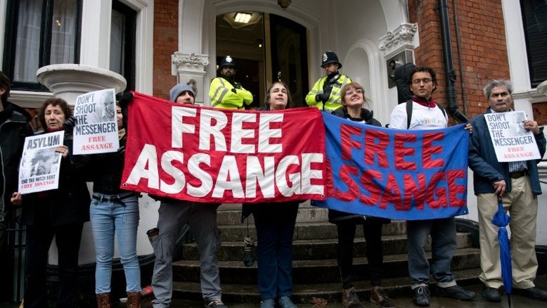 Termina em Londres interrogatório de Assange por denúncia de estupro