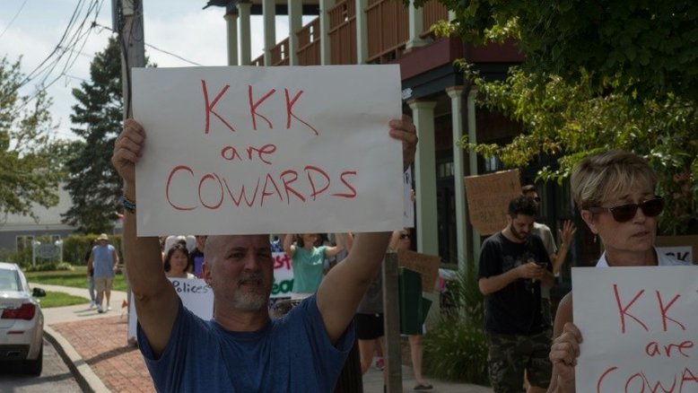 Ku Klux Klan convoca passeata para celebrar vitória de Trump