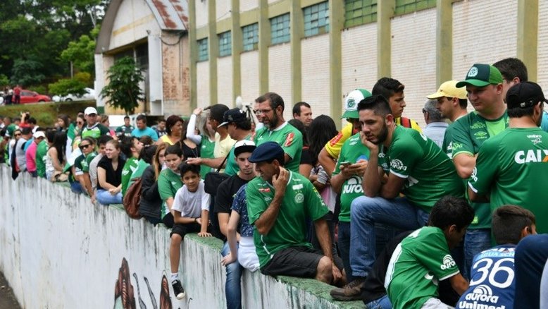 Mundo do esporte presta homenagem à Chapecoense