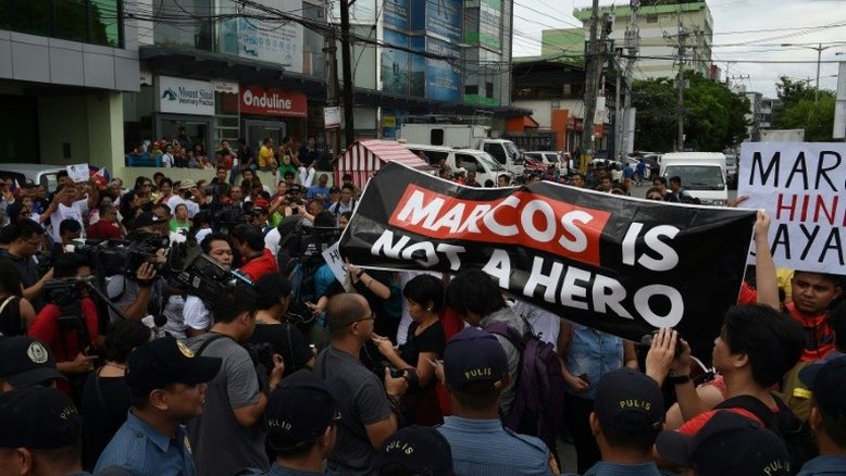 Ex-ditador filipino Ferdinand Marcos sepultado no "Cemitério dos Heróis"