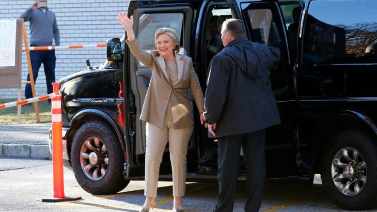 Grupo que homenageia terninhos de Hillary vira fenômeno