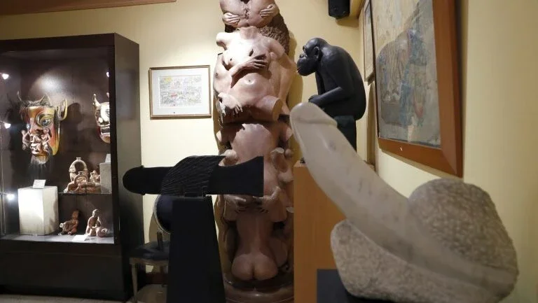 Leilão de peças do Museu do Erotismo de Paris alcança € 450 mil