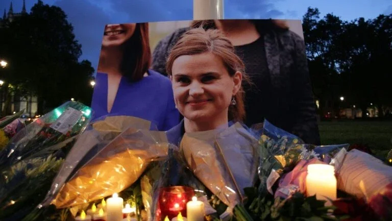 Prisão perpétua para radical de direita que matou deputada britânica