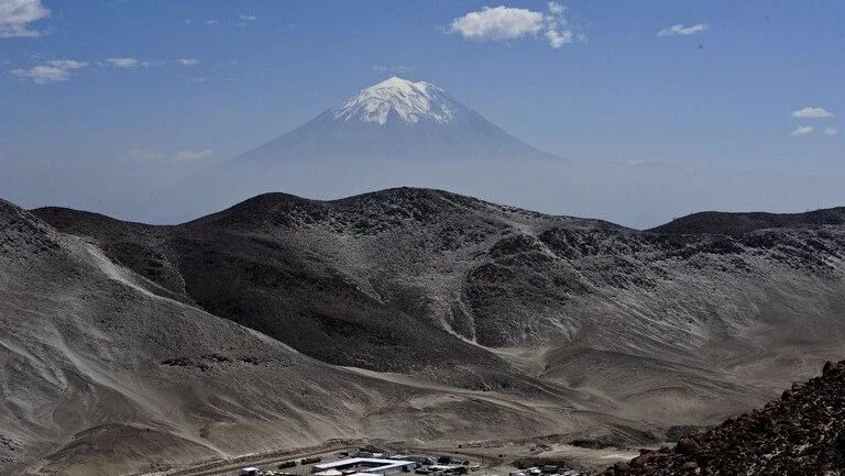 Vulcão peruano Sabancaya inicia erupção após 18 anos de inatividade