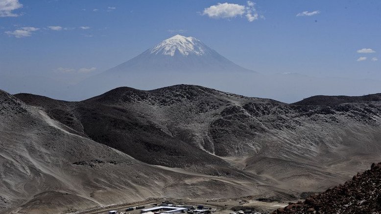 Vulcão peruano Sabancaya inicia erupção após 18 anos de inatividade