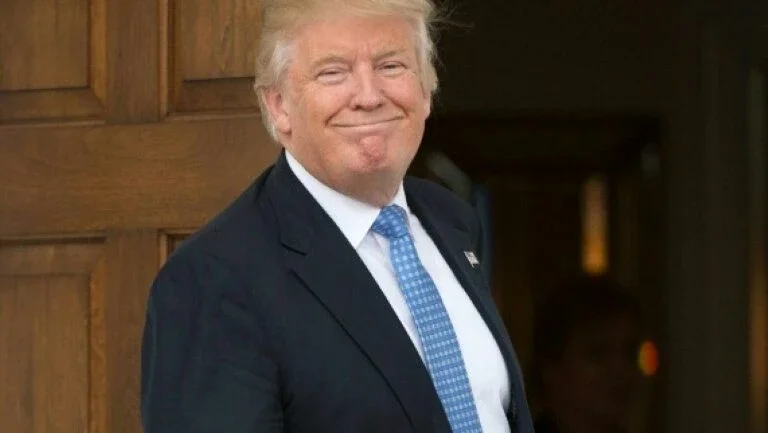 Trump mantém contatos com duros e moderados para compor gabinete