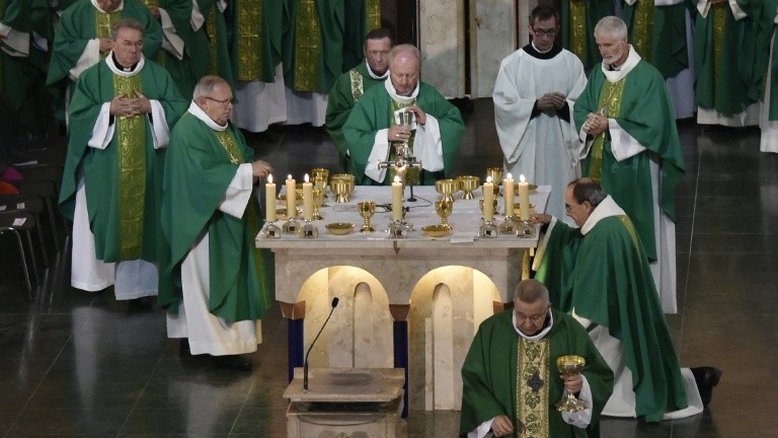 Bispos da França pedem perdão por silêncio ante casos de pedofilia