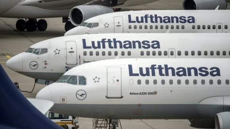 Greve de pilotos leva Lufthansa a cancelar cerca de 900 voos na quarta-feira