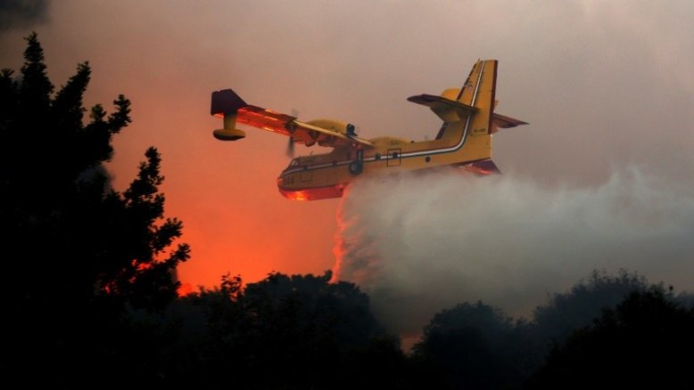 Aviões estrangeiros ajudam Israel a combater dezenas de incêndios