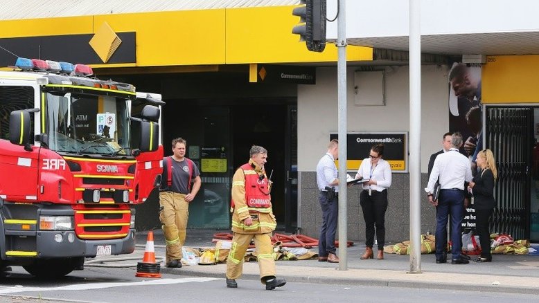 Homem incendeia agência bancária na Austrália e deixa 26 feridos