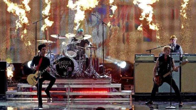 Green Day protesta contra Trump no American Music Awards