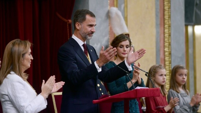 Rei da Espanha pede a políticos que acabem com a corrupção
