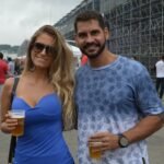 Camarote de baladeiros mistura velocidade e sertanejo universitário na F1