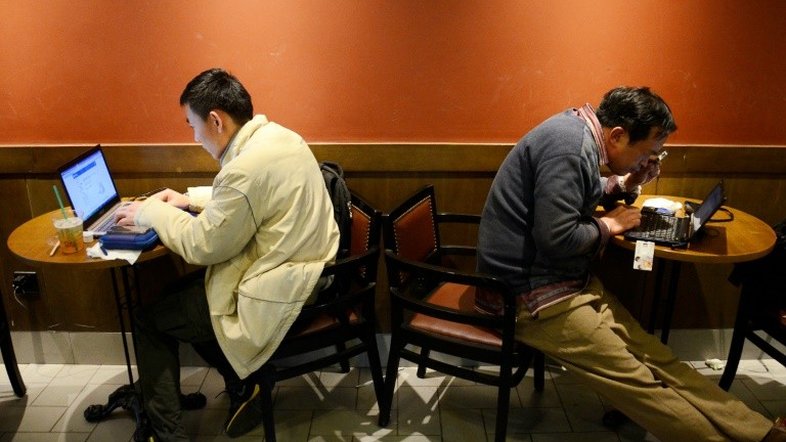 China aprova leis para reforçar vigilância na internet e censura cinematográfica