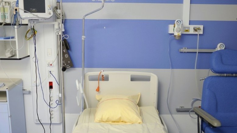 Justiça britânica autoriza congelamento de corpo de adolescente que morreu de câncer