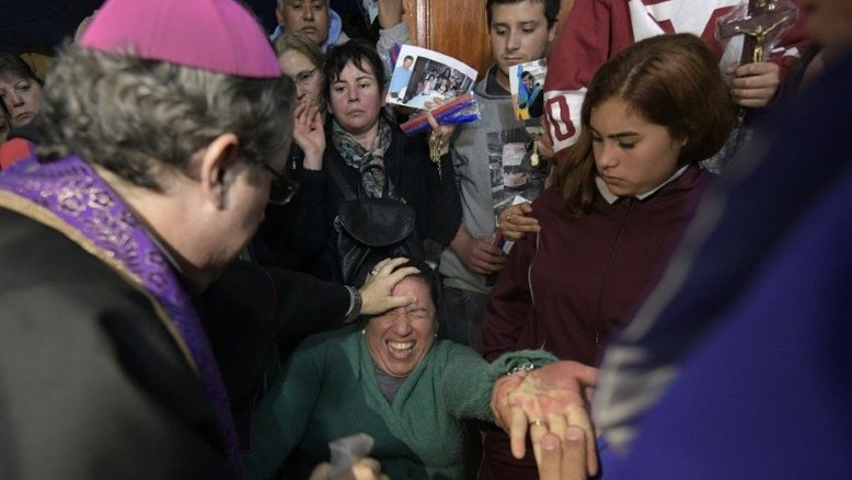 Escola de exorcistas na Argentina ensina como espantar o diabo