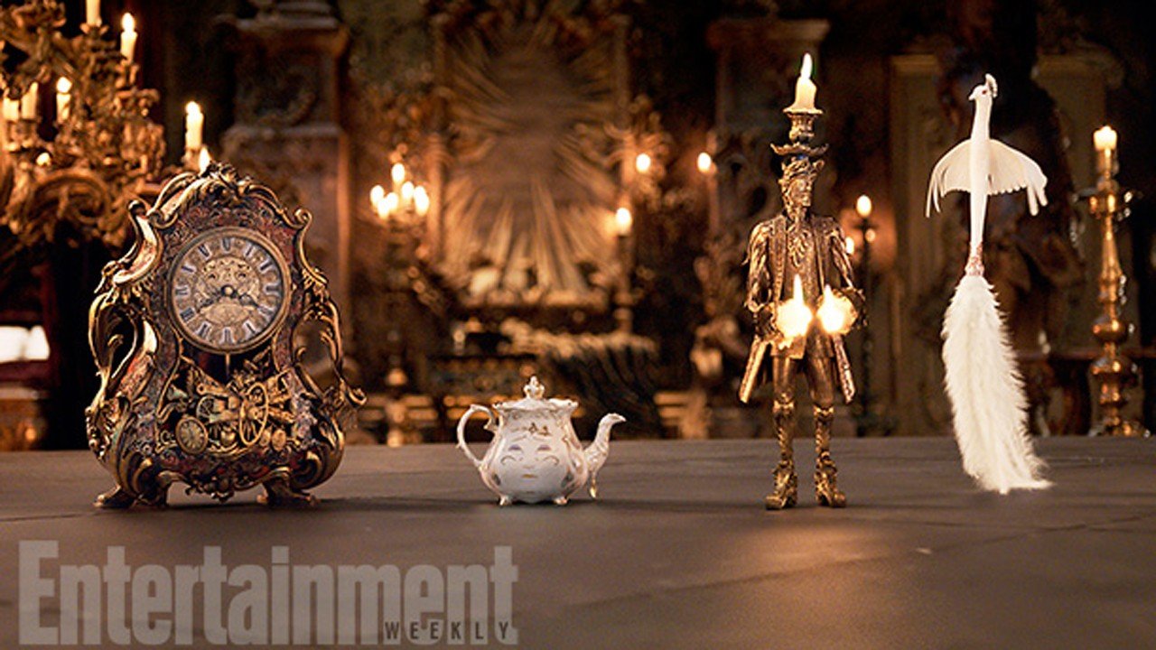 Emma Watson aparece em fotos com look do filme 'A Bela e a Fera'