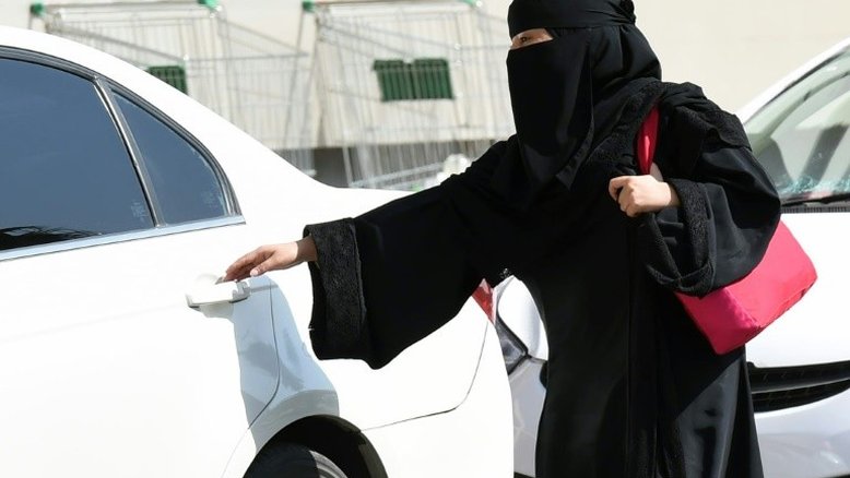 Saudita é preso por pedir fim do controle do homem sobre a mulher
