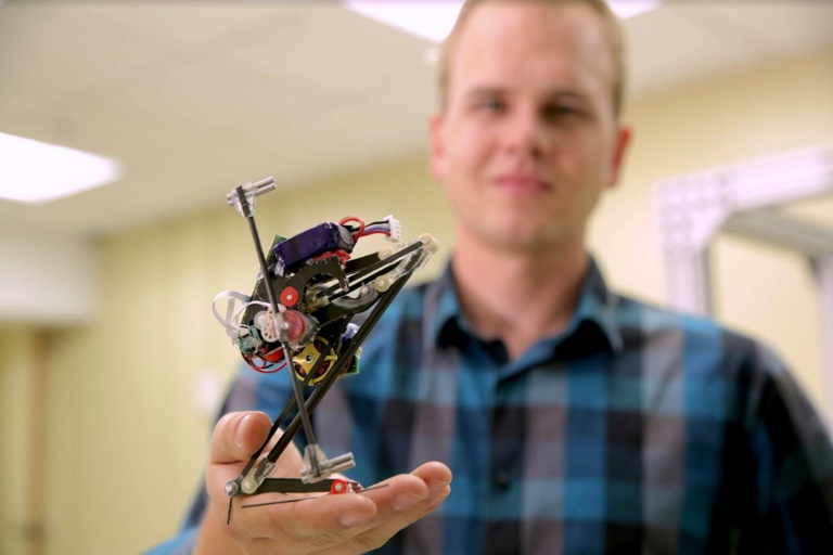 Robô saltador pode ajudar socorristas em terremotos e desabamentos