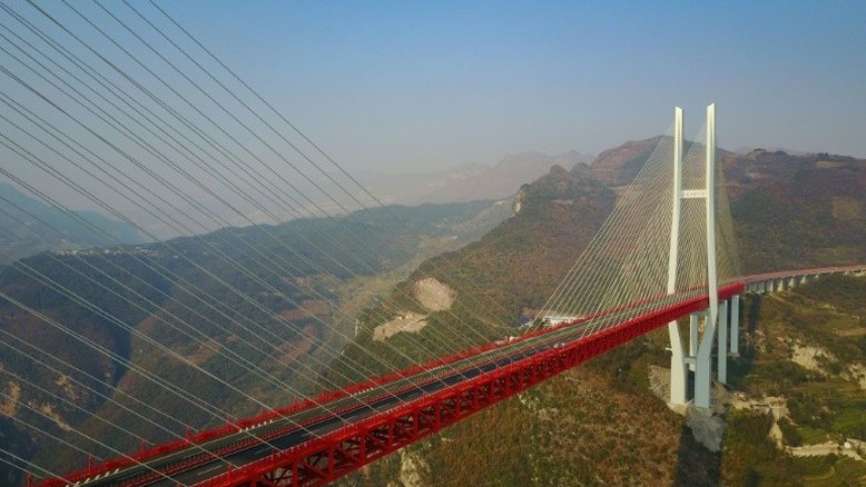 Ponte mais alta do mundo é inaugurada na China
